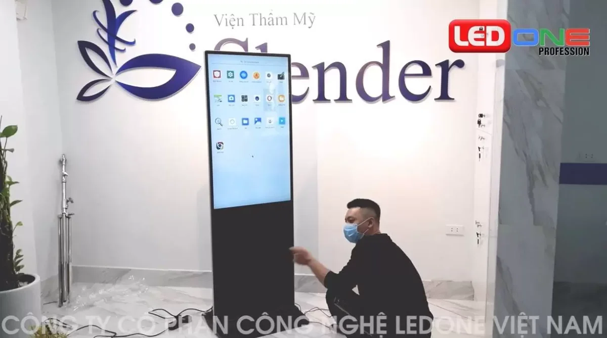 Công trình lắp đặt màn hình quảng cáo lcd chân đứng 43 inch Thẩm mỹ Viện Slender Hà Nội