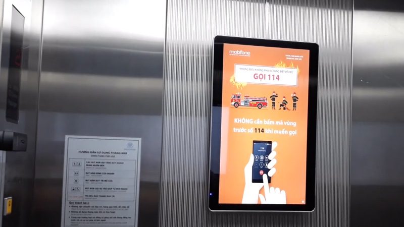 Thi công 4 màn hình quảng cáo thang máy 22 inch tại Trung tâm mạng lưới Mobifone Miền Bắc