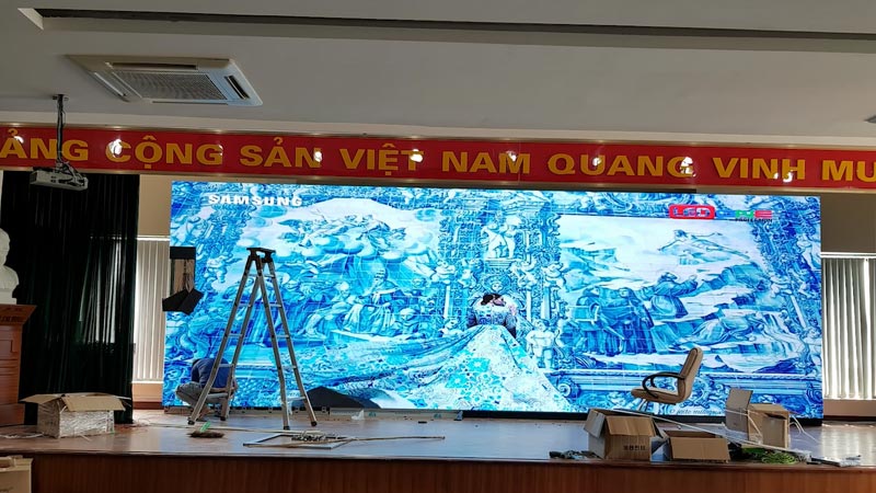Màn hình LED P2 khu CNC Láng Hòa Lạc - Phượng Hoàng Xanh.