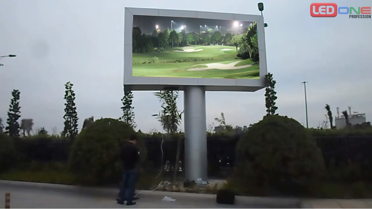 Màn hình LED P10 ngoài trời tại sân Golf Long Biên
