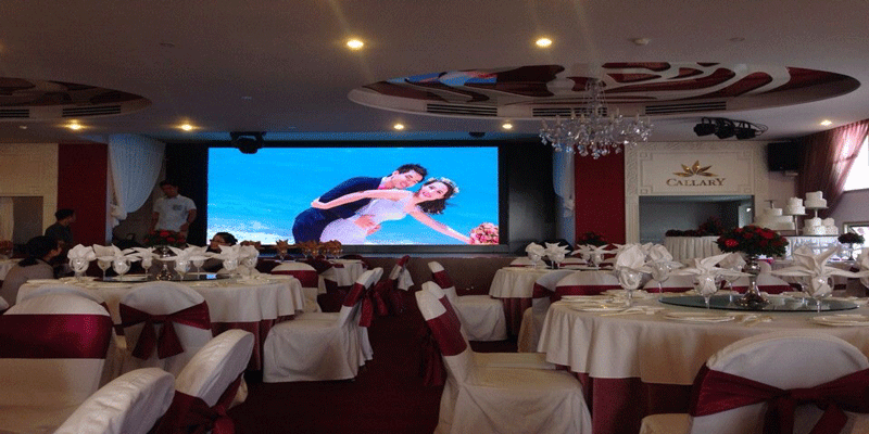 màn hình LED tiệc cưới cho không gian nhà hàng sang trọng