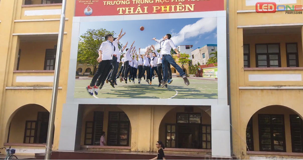 Thi công màn hình Led P4.81 ngoài trời tại trường THPT Thái Phiên - Hải Phòng